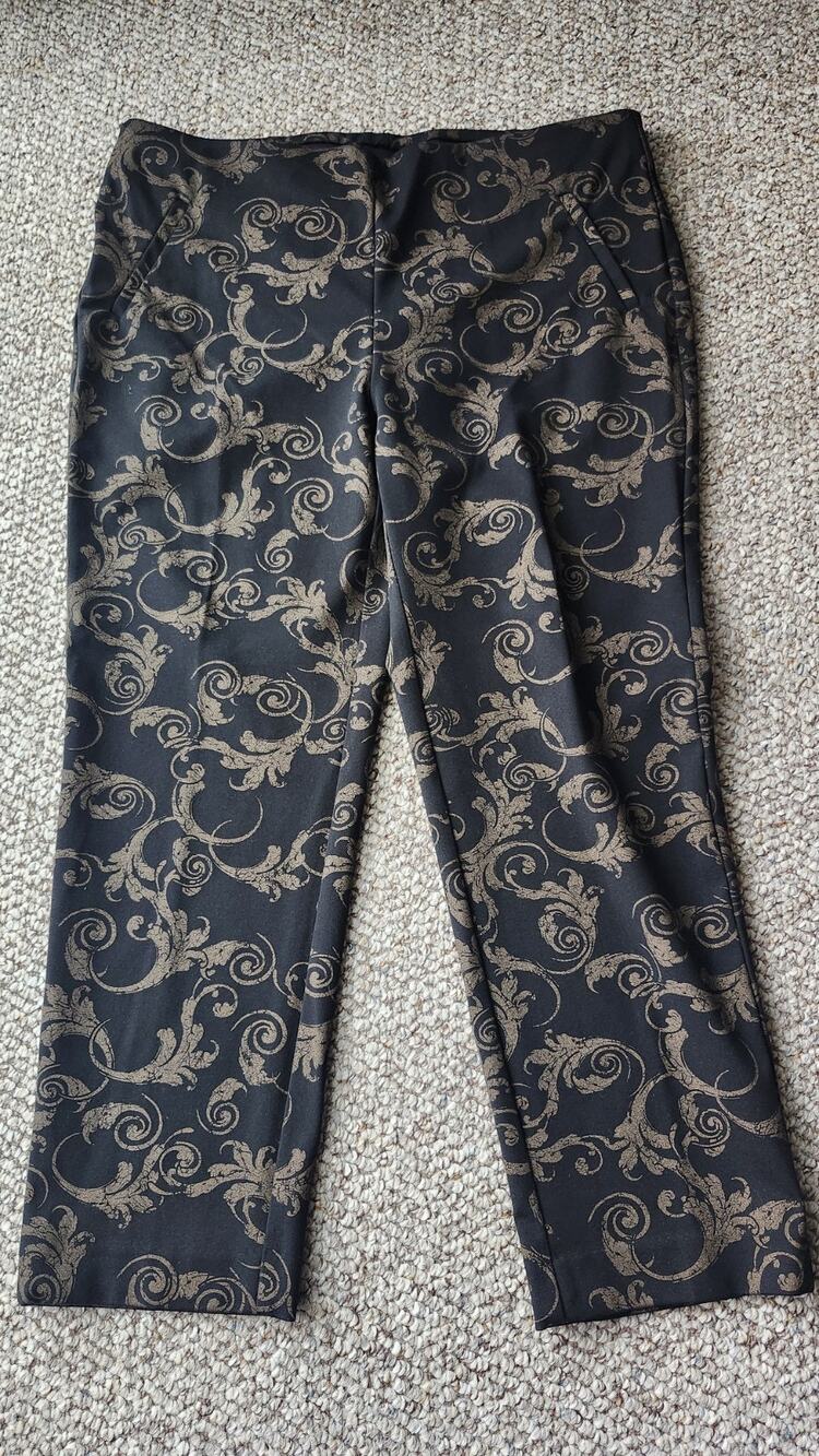 Chico's Fabulously Slimming Size 3 Ankle Pants Black Gold Metallic Baroque #733